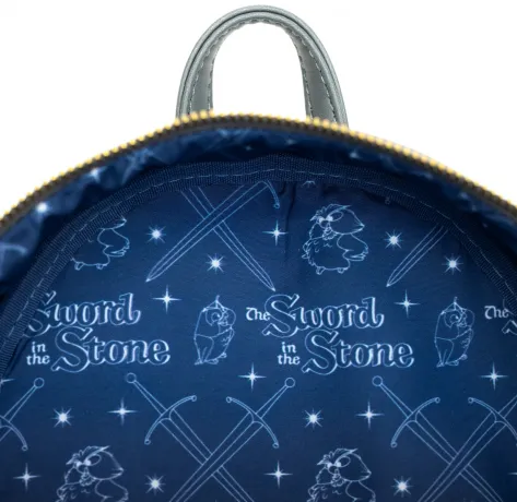 Mini sac à dos Merlin et Arthur L&#039;épée dans le Rocher Loungefly