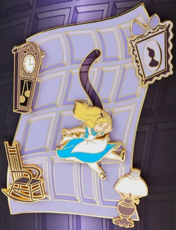 Pin Alice Chute dans le Terrier du Lapin Loungefly