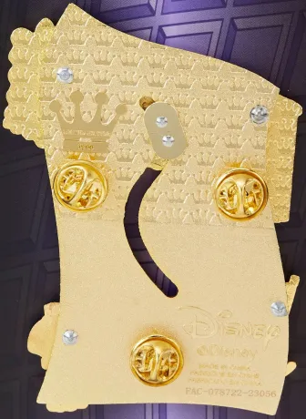 Pin Alice Chute dans le Terrier du Lapin Loungefly