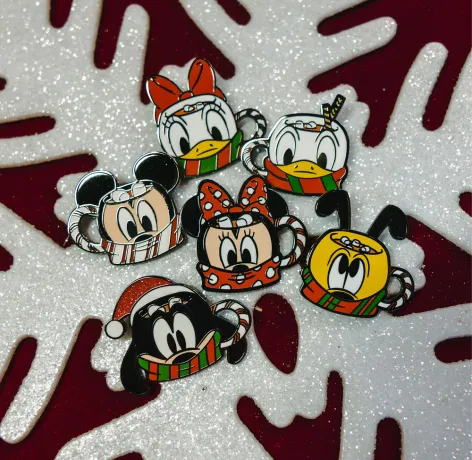 Boîte Mystère Pins Mickey et ses Amis Tasses à Chocolat Chaud Loungefly