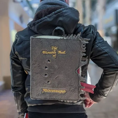 Sac à dos Le Monstrueux Livre des Monstres Cosplay Loungefly